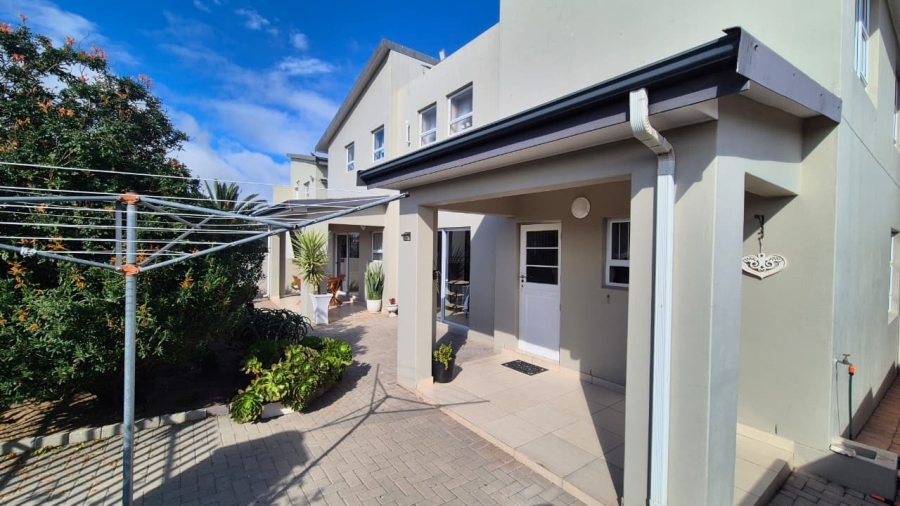 3 Bedroom Property for Sale in Calypso Beach Western Cape